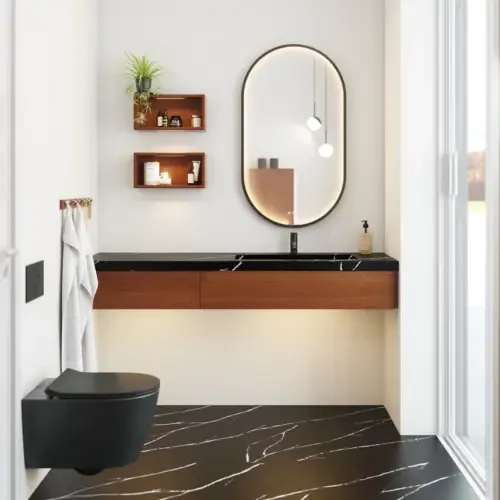 Moderne og stilfuld badeværelse inspiration med oval spejl med sort ramme og lysstyring, farvet toilet, vaskeskab, underskabe og skabe i rødbrun eg, Silestone vask og matchende gulv