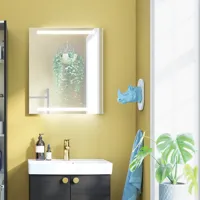 Lille badeværelse inspiration med badeværelsesmøbler i sort struktur med elegant håndvask, praktisk og lækker indretning samt runde messing greb, firkantet spejl med integreret lys, der giver et moderne udtryk.