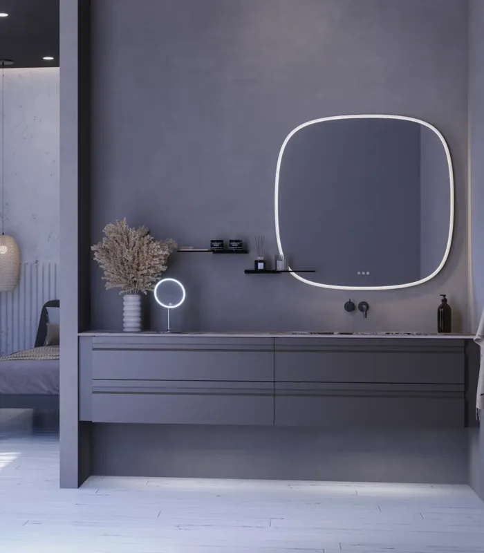Stort badeværelse inspiration med grå vaskeskab med integreret greb, stilfuld sidestillet håndvask, firkantet spejl med afrundede hjørner, vægge i beton look samt rå materialer giver et urban udtryk